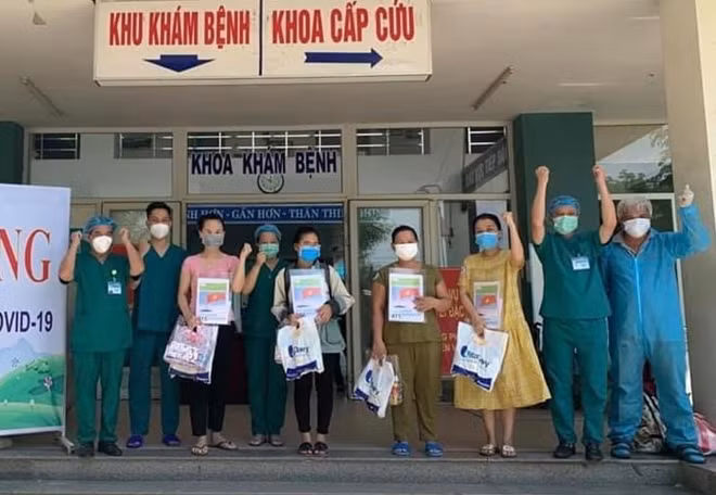 Những bệnh nhân COVID-19 điều trị tại Trung tâm Y tế Hòa Vang được công bố khỏi bệnh