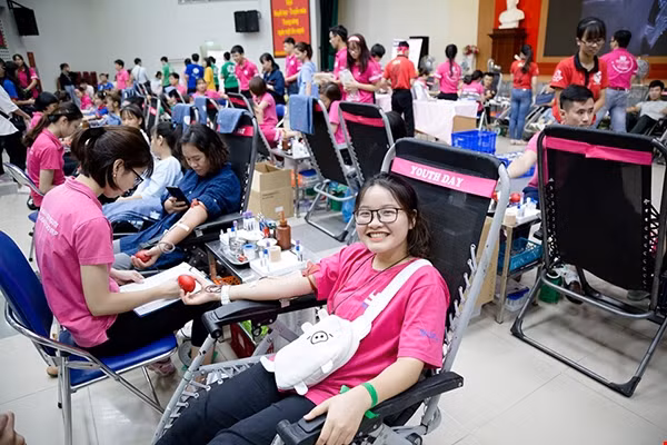 Viện HHTMTƯ kêu gọi người dân đủ điều kiện sức khỏe tham gia hiến máu, đặc biệt là nhóm máu O, nhóm A Viện HHTMTƯ kêu gọi người dân đủ điều kiện sức khỏe tham gia hiến máu, đặc biệt là nhóm máu O, nhóm A