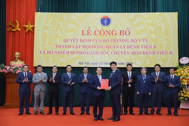 Bộ trưởng Bộ Y tế Nguyễn thanh Long trao Quyết định thành lập Hội đồng Quản lý Bệnh viện K