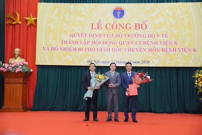 Thứ trưởng Bộ Y tế Trần Văn Thuấn trao Quyết định bổ nhiệm 2 tân Phó Giám đốc Bệnh viện K