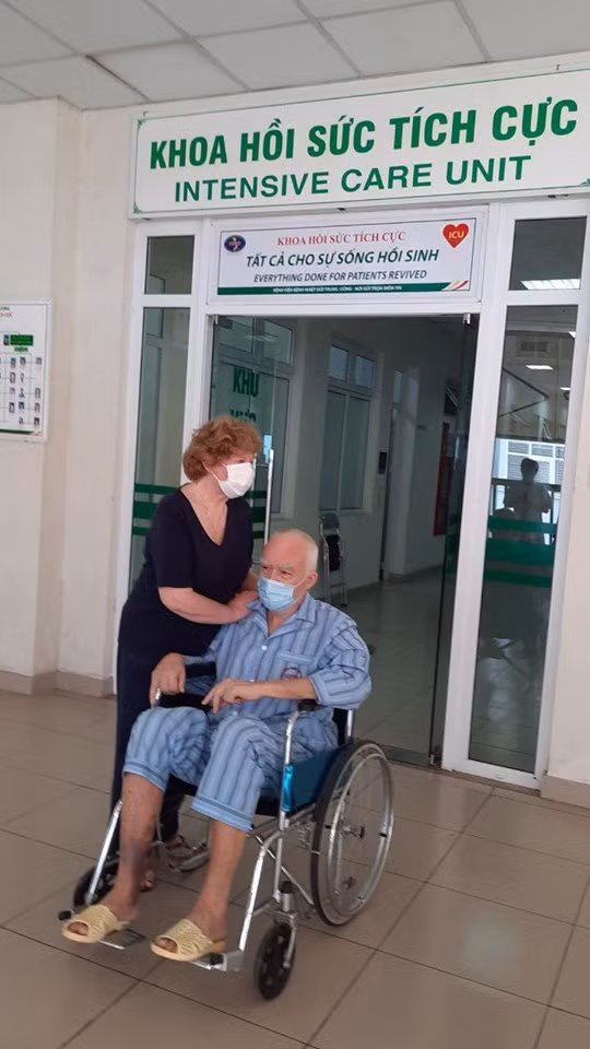 Bệnh nhân người Anh nguy kịch đã khỏi bệnh