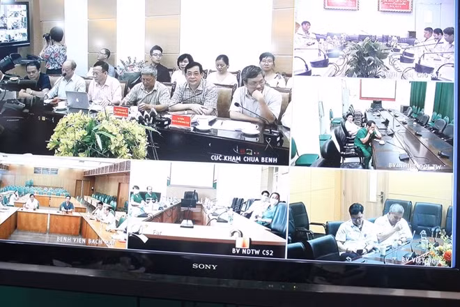 Hội chẩn trực tuyến với các điểm cầu (Ảnh: Lê Hảo)