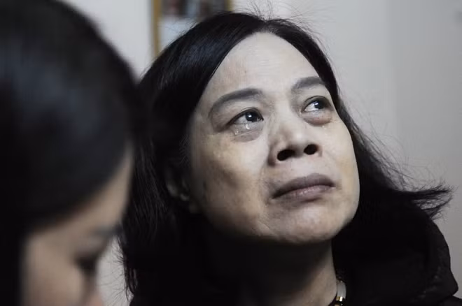 Mẹ Thượng úy Dương Đức Hoàng Quân nước mắt không ngừng rơi khi kể về con