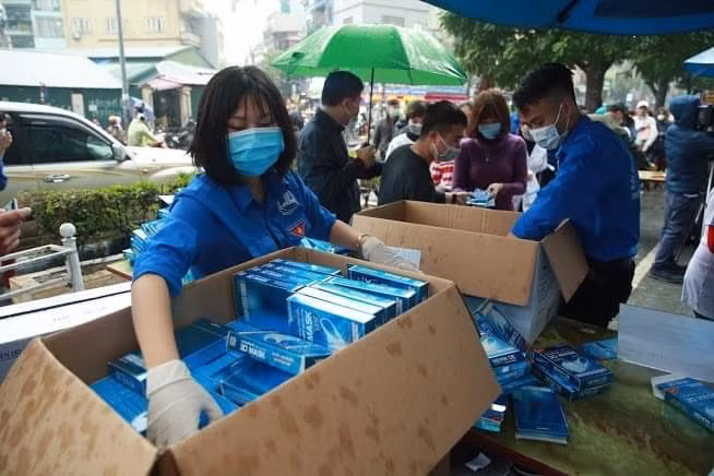 24.000 chiếc khẩu trang được phát tới khi nào hết mới thôi