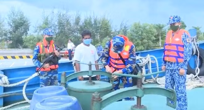 Cảnh sát biển kiểm tra phát hiện tàu chở 150.000 lít dầu DO không rõ nguồn gốc