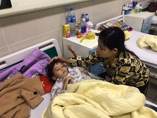 Thay van tim, cứu bé gái dân tộc Nùng mắc căn bệnh hiếm gặp