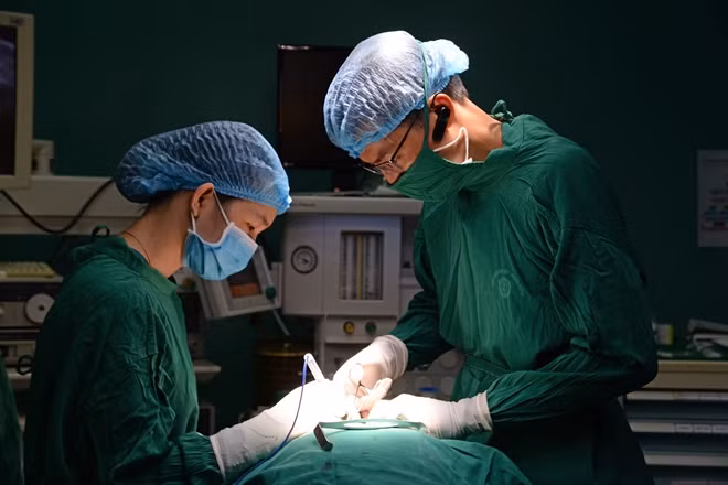Phẫu thuật tuyến giáp cho bệnh nhân