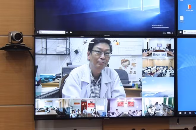 Các chuyên gia hội chẩn với các bệnh viện điều trị cho phi công người Anh