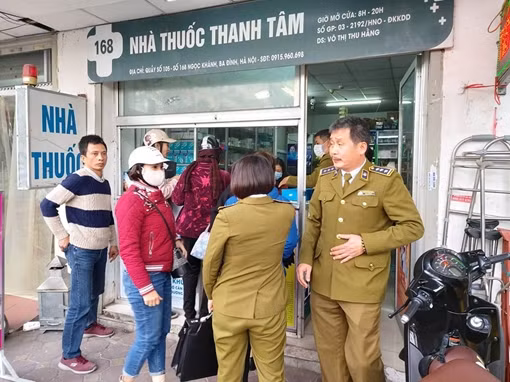 Tạm giữ số lượng lớn mỹ phẩm chưa rõ nguồn gốc ảnh 2