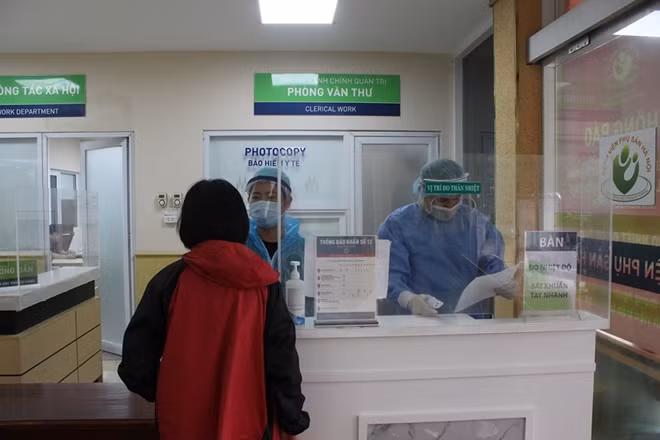 Các bệnh viện phải chia kíp trực, đảm bảo lúc nào cũng có đủ nhân lực làm việc