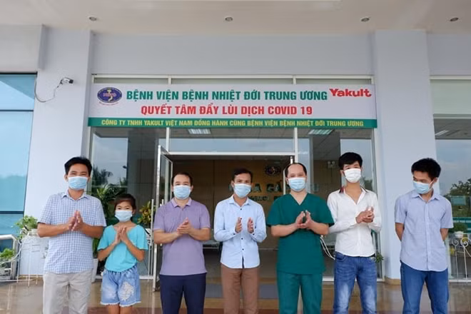6 bệnh nhân điều trị tại Bệnh viện Bệnh Nhiệt đới Trung ương được công bố khỏi bệnh ngày 24/8