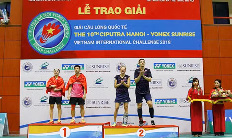 Cặp đôi Tuấn Đức – Như Thảo trên bục nhận huy chương tại giải Ciputra Hà Nội 2018.