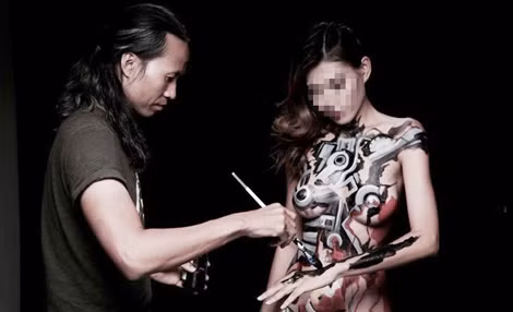 Sau “sự cố”, họa sĩ Ngô Lực khẳng định vẫn gắn bó với body painting. Sau “sự cố”, họa sĩ Ngô Lực khẳng định vẫn gắn bó với body painting.
