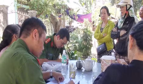 Cơ quan Công an khám nghiệm điều tra vụ án.