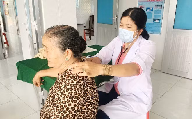 Nâng mức chi bảo hiểm y tế cho trạm y tế sẽ giúp người dân được chăm sóc sức khỏe tốt hơn. Nâng mức chi bảo hiểm y tế cho trạm y tế sẽ giúp người dân được chăm sóc sức khỏe tốt hơn.