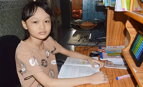 Cháu Uyên đang rất cần sự chia sẻ, giúp đỡ của mọi người để vượt qua bệnh tật.