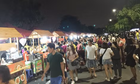 Phố đi bộ Trịnh Công Sơn đã thu hút hàng nghìn lượt du khách tham gia nhưng còn đơn điệu hoạt động văn hóa.