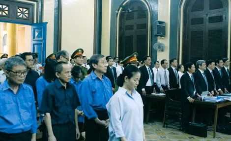 Các bị cáo tại phiên toà.