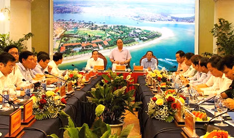 Thủ tướng Nguyễn Xuân Phúc cùng đoàn công tác của Chính phủ làm việc với lãnh đạo tỉnh Quảng Bình.