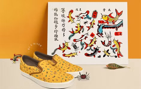 Họa sắc tranh Hàng trống đi vào đời sống.