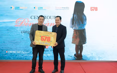 Dự án phim "578" đang trong giai đoạn gọi vốn cộng đồng. Trong ảnh: Đạo diễn Lương Đình Dũng (trái) nhận ủng hộ từ Tập đoàn Bất động sản CEN Group hồi tháng 1-2018. Dự án phim "578" đang trong giai đoạn gọi vốn cộng đồng. Trong ảnh: Đạo diễn Lương Đình Dũng (trái) nhận ủng hộ từ Tập đoàn Bất động sản CEN Group hồi tháng 1-2018.