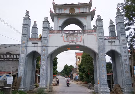Cổng làng Thiệu Trung.