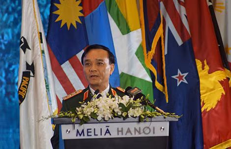 Đại tướng Robert B.Brown và Thượng tướng Phạm Hồng Hương phát biểu tại lễ bế mạc