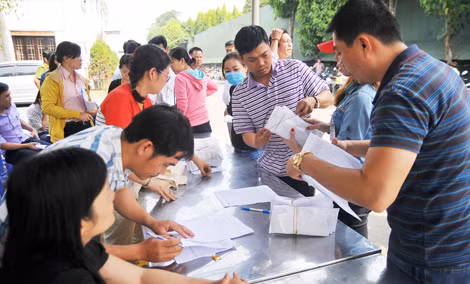 Công nhân Công ty KL Texwell Vina (KCN Bàu Xéo, huyện Trảng Bom, Đồng Nai bị nợ lương đầu năm 2018). Công nhân Công ty KL Texwell Vina (KCN Bàu Xéo, huyện Trảng Bom, Đồng Nai bị nợ lương đầu năm 2018).