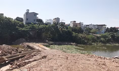 Hạng mục cầu bê tông cốt thép bắc qua sông Nhuệ để thực hiện đường nối dự án.