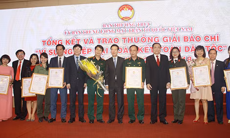 Đồng chí Võ Văn Thưởng, Trần Thanh Mẫn và các tác giả đoạt giải