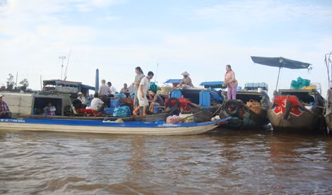 Chợ nổi Long Xuyên.
