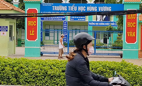 Trường Tiểu học Hùng Vương, nơi bị Phòng GD&ĐT TP Sóc Trăng “ép” ký với doanh nghiệp cung cấp suất ăn cho học sinh.