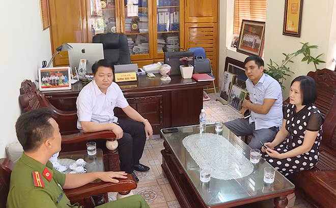 Lực lượng Công an tăng cường phối hợp với chính quyền các địa phương và các đơn vị chức năng để nắm tình hình và tham mưu các giải pháp xử lý tình trạng ô nhiễm môi trường do rác thải sinh hoạt.