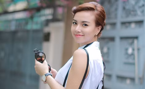 Đinh Ngọc Diệp luôn tự tin và rạng rỡ.