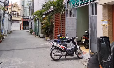 Mặc dù doanh nghiệp đã hoạt động trở lại nhưng những người làm việc tại đây rất hoang mang, lo lắng.