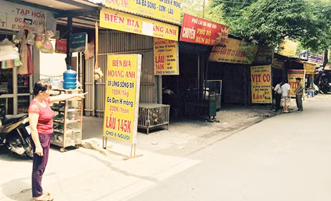 Bà Tâm và khu đất ở Tổ dân phố số 10 phố Vũ Hữu.