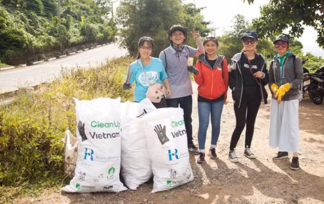 Nhiều bạn trẻ trong các hội, nhóm mạng xã hội cùng tham gia.