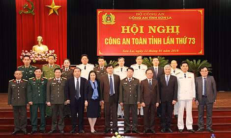 Thượng tướng Bùi Văn Nam cùng các đại biểu dự Hội nghị