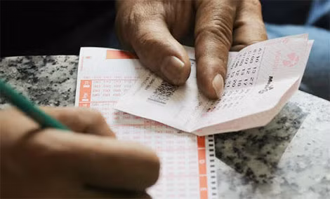 Khách hàng trúng giải Jackpot 304 tỷ đồng đã đến nhận giải.