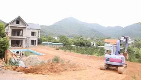 Nhiều công trình vi phạm tại rừng đặc dụng Sóc Sơn tồn tại đã lâu nhưng chưa được xử lý. Ảnh: Ngô Nhung