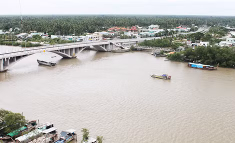Cầu mới Bến Tre bắc qua sông Bến Tre.