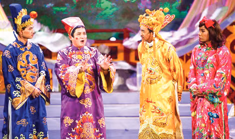 NSƯT Chí Trung và các bạn diễn quen thuộc Xuân Bắc, Quốc Khánh, Công Lý trong chương trình truyền hình hài Tết “Táo quân” nhiều năm nay.