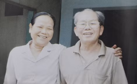 Vợ chồng ông bà Huỳnh Kiều - Nguyễn Thị Mai hạnh phúc bên nhau. Vợ chồng ông bà Huỳnh Kiều - Nguyễn Thị Mai hạnh phúc bên nhau.