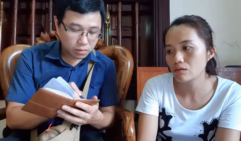 Chị Phùng Thị Thu Hiền chia sẻ với phóng viên Báo CAND.