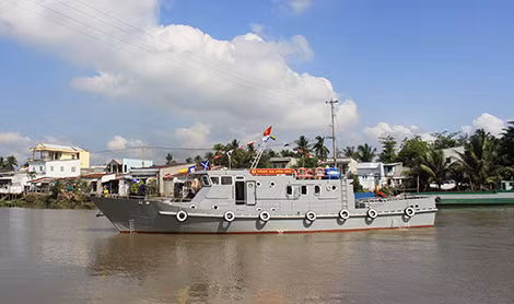 Tàu tuần tra vỏ thép ST-228, do Trung tâm cơ khí đóng tàu An Bình (Công an TP Cần Thơ) thực hiện.