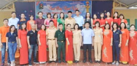 Đại biểu, thầy cô, học sinh trường Tiểu học An Bài Đại biểu, thầy cô, học sinh trường Tiểu học An Bài
