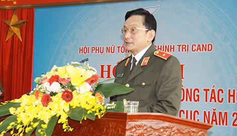 Thiếu tướng Nguyễn Quang Chữ phát biểu tại Hội nghị.