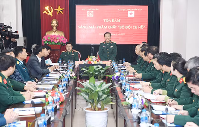 Thiếu tướng Phạm Văn Huấn phát biểu khai mạc tọa đàm. Thiếu tướng Phạm Văn Huấn phát biểu khai mạc tọa đàm.