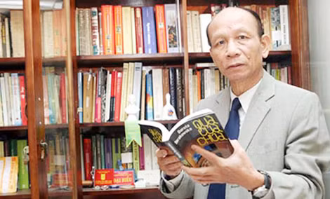 Nhà văn - dịch giả Lê Bá Thự.