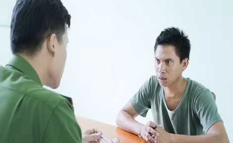 Bị can Trần Văn Phương sau khi bị bắt giữ theo lệnh truy nã. Ảnh : Công an cung cấp